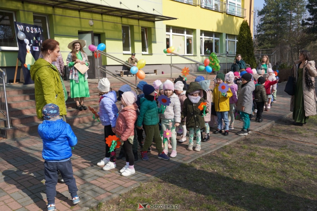 Przywitanie wiosny w Przedszkolu Miejskim nr 5 w Ostrołęce [21.03.2025] - zdjęcie #42 - eOstroleka.pl