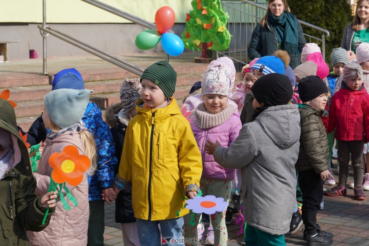 Przywitanie wiosny w Przedszkolu Miejskim nr 5 w Ostrołęce [21.03.2025] - zdjęcie #41 - eOstroleka.pl