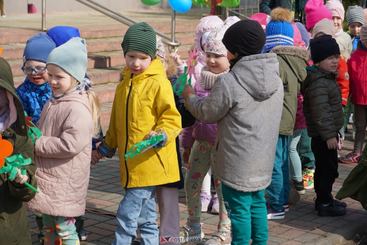 Przywitanie wiosny w Przedszkolu Miejskim nr 5 w Ostrołęce [21.03.2025] - zdjęcie #40 - eOstroleka.pl