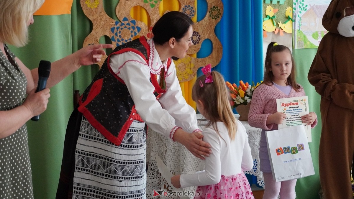 Tydzień kultury kurpiowskiej w Przedszkolu Miejskim nr 17 [21.03.2025] - zdjęcie #25 - eOstroleka.pl