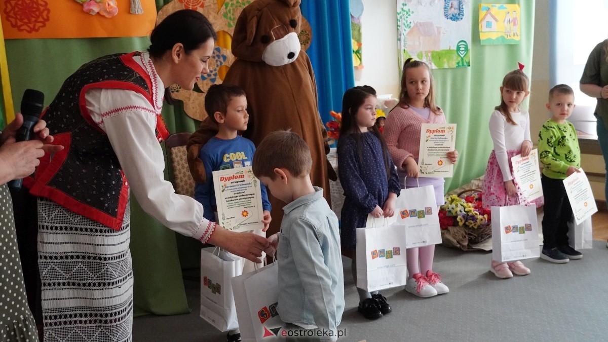 Tydzień kultury kurpiowskiej w Przedszkolu Miejskim nr 17 [21.03.2025] - zdjęcie #12 - eOstroleka.pl