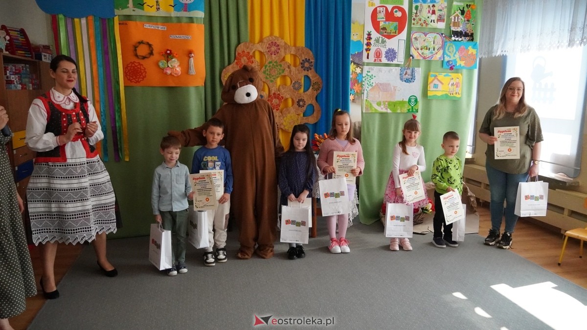 Tydzień kultury kurpiowskiej w Przedszkolu Miejskim nr 17 [21.03.2025] - zdjęcie #11 - eOstroleka.pl