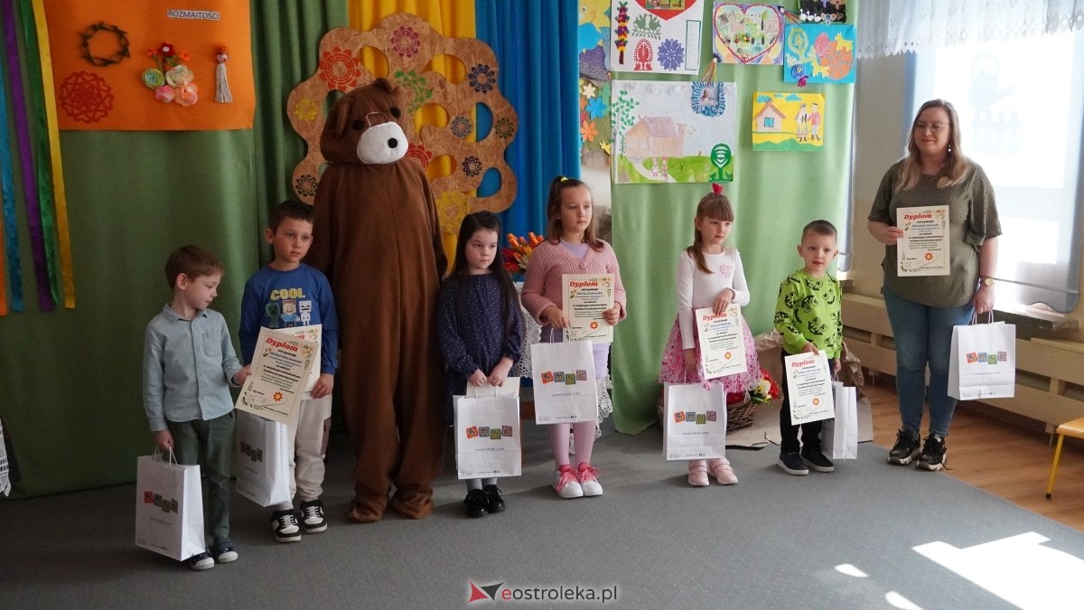 Tydzień kultury kurpiowskiej w Przedszkolu Miejskim nr 17 [21.03.2025] - zdjęcie #10 - eOstroleka.pl