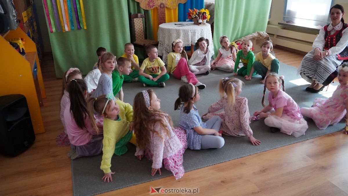 Tydzień kultury kurpiowskiej w Przedszkolu Miejskim nr 17 [21.03.2025] - zdjęcie #3 - eOstroleka.pl