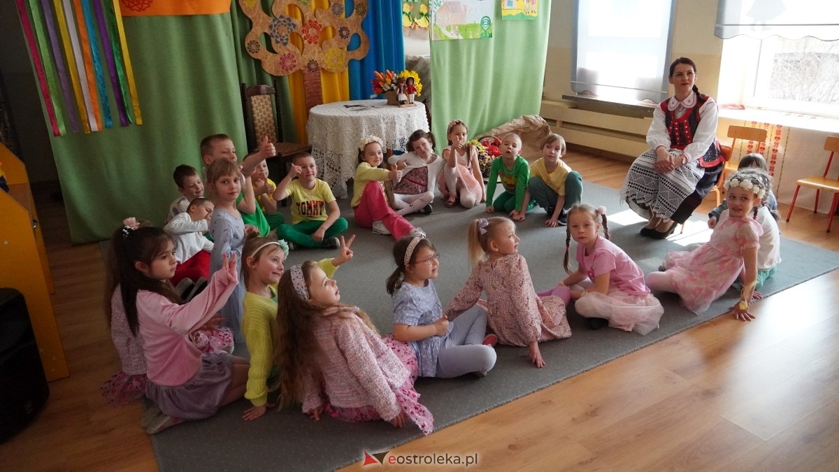 Tydzień kultury kurpiowskiej w Przedszkolu Miejskim nr 17 [21.03.2025] - zdjęcie #1 - eOstroleka.pl