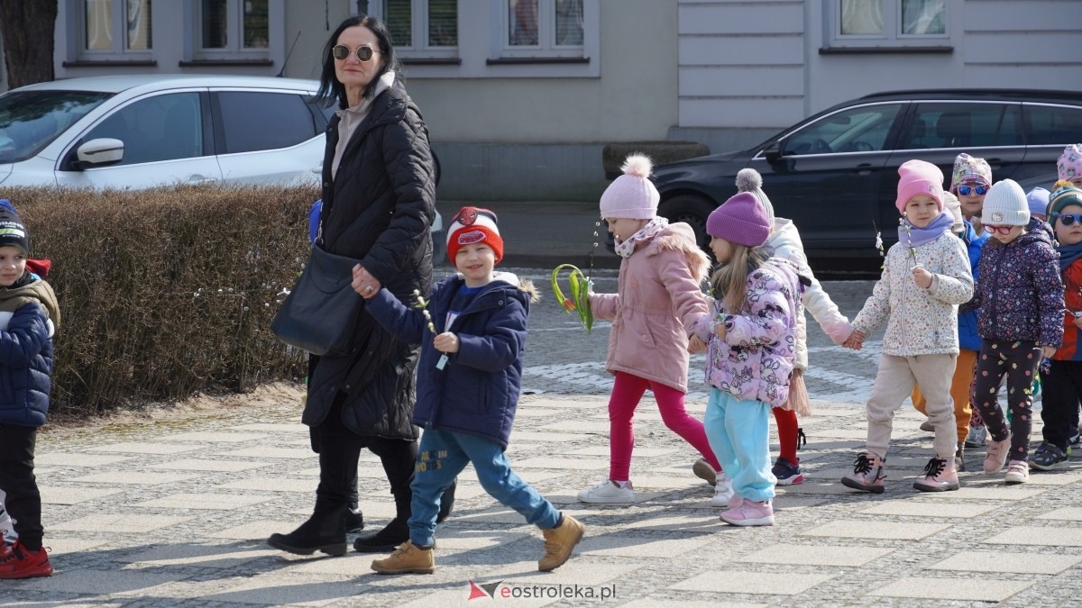 Przedszkole Miejskie Nr 10 powitało wiosnę [21.03.2025] - zdjęcie #32 - eOstroleka.pl