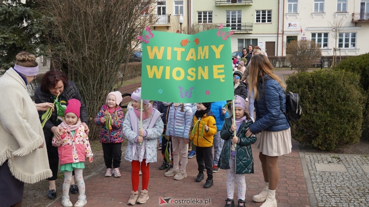 Przedszkole Miejskie Nr 10 powitało wiosnę [21.03.2025] - zdjęcie #24 - eOstroleka.pl