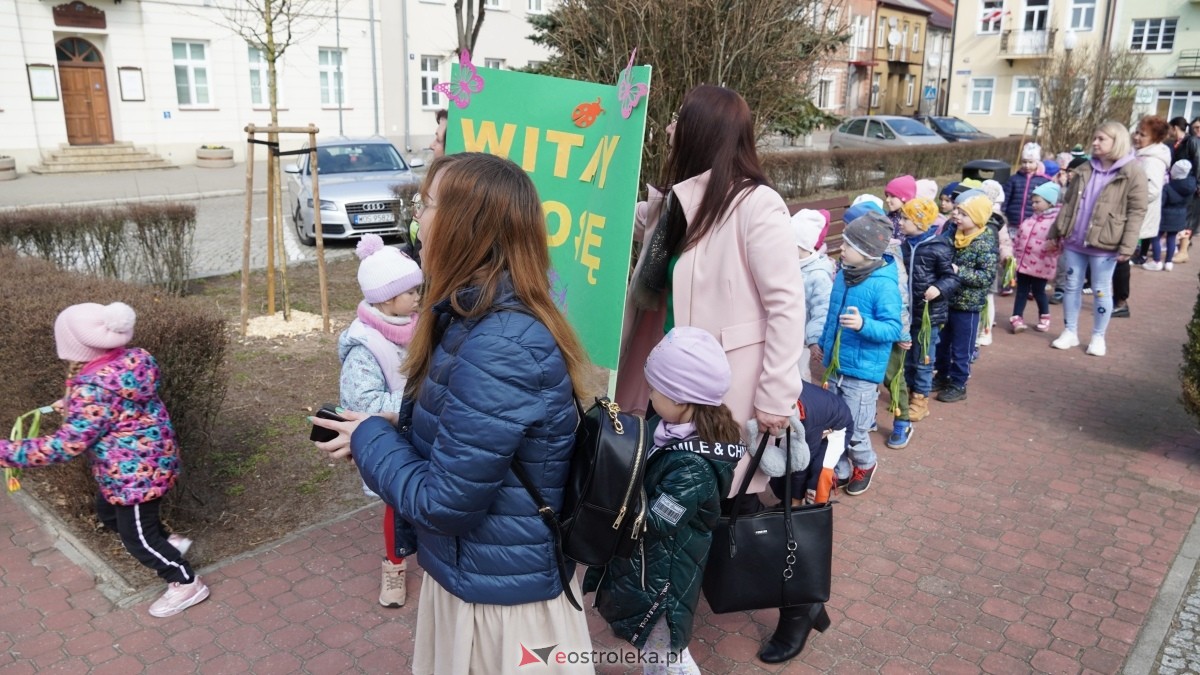 Przedszkole Miejskie Nr 10 powitało wiosnę [21.03.2025] - zdjęcie #22 - eOstroleka.pl