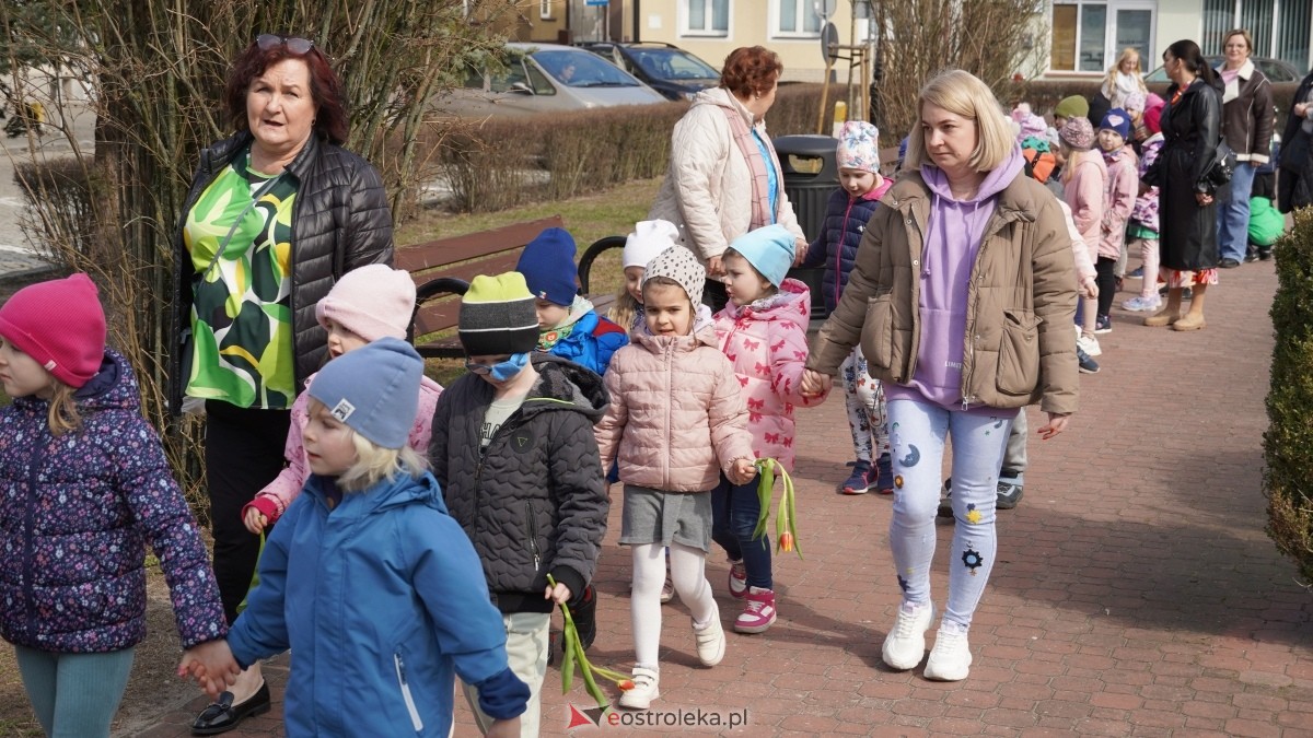 Przedszkole Miejskie Nr 10 powitało wiosnę [21.03.2025] - zdjęcie #14 - eOstroleka.pl