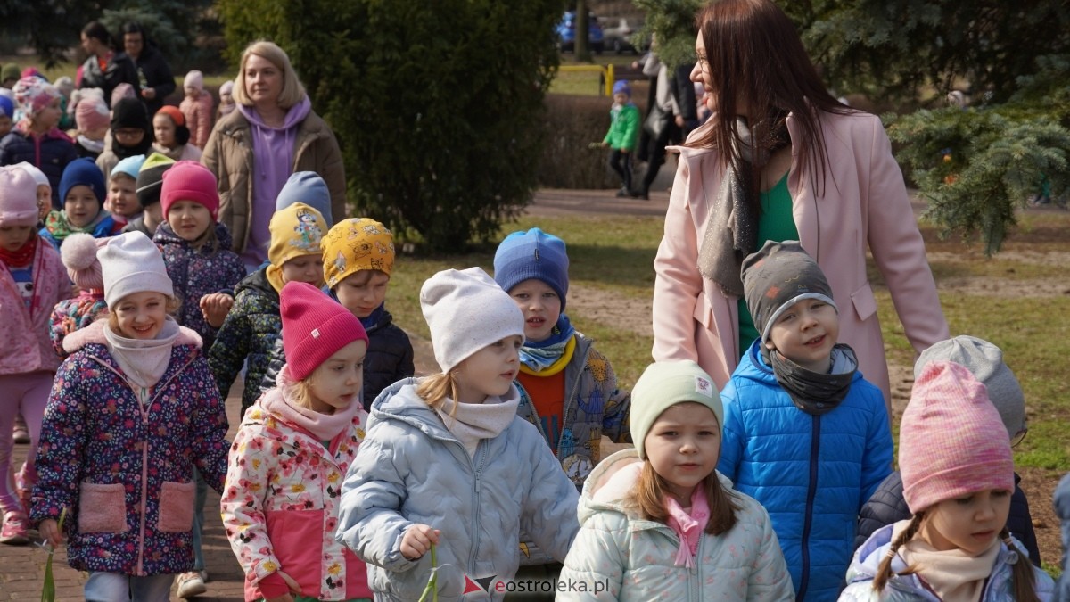 Przedszkole Miejskie Nr 10 powitało wiosnę [21.03.2025] - zdjęcie #8 - eOstroleka.pl