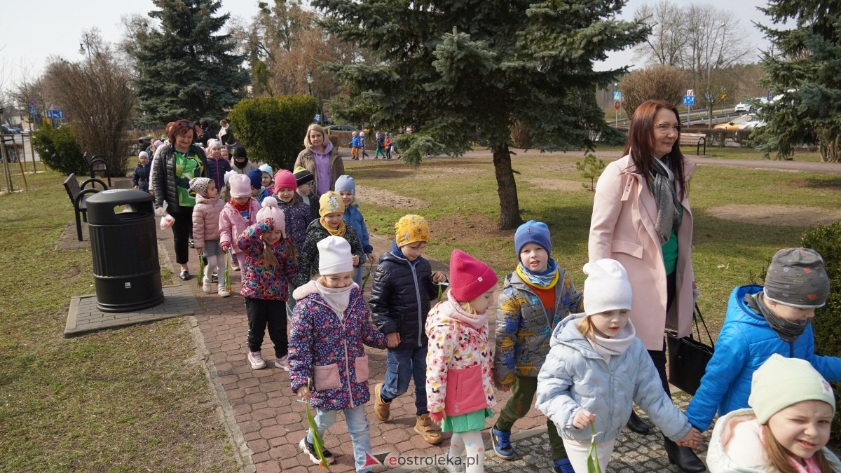 Przedszkole Miejskie Nr 10 powitało wiosnę [21.03.2025] - zdjęcie #6 - eOstroleka.pl