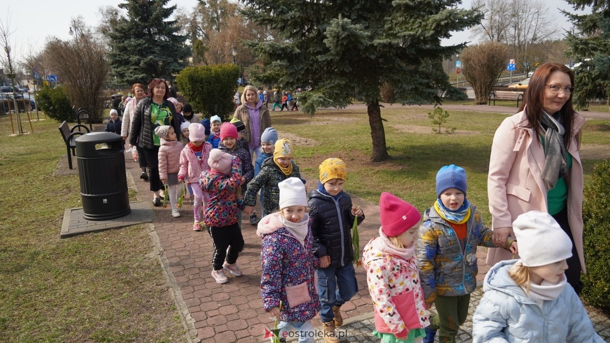 Przedszkole Miejskie Nr 10 powitało wiosnę [21.03.2025] - zdjęcie #5 - eOstroleka.pl