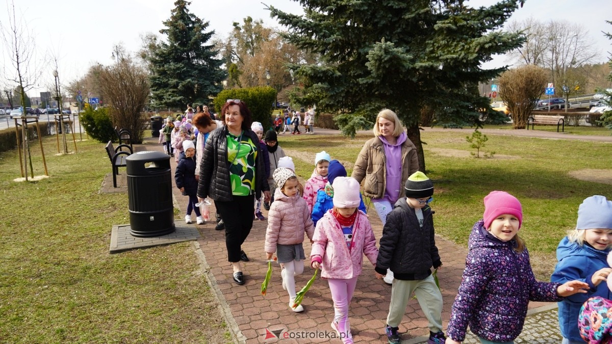 Przedszkole Miejskie Nr 10 powitało wiosnę [21.03.2025] - zdjęcie #4 - eOstroleka.pl