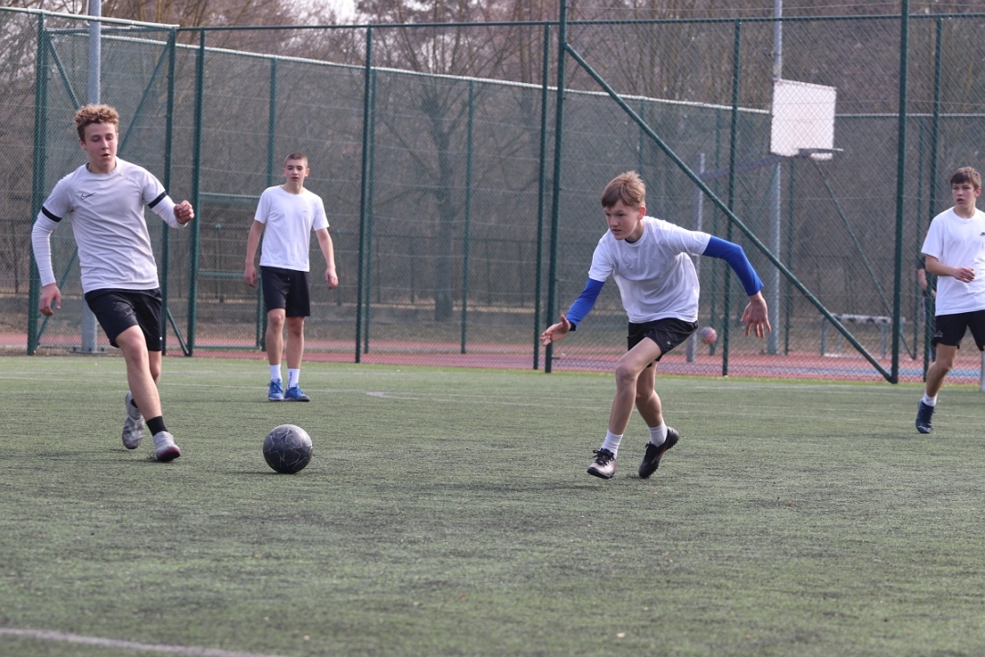 25. turniej piłki nożnej w ZSZ 2 [21.03.2025] - zdjęcie #69 - eOstroleka.pl