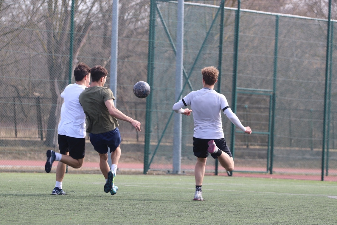 25. turniej piłki nożnej w ZSZ 2 [21.03.2025] - zdjęcie #63 - eOstroleka.pl