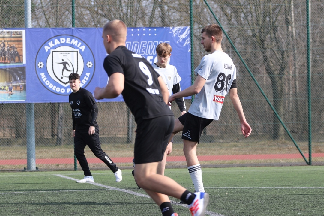 25. turniej piłki nożnej w ZSZ 2 [21.03.2025] - zdjęcie #49 - eOstroleka.pl