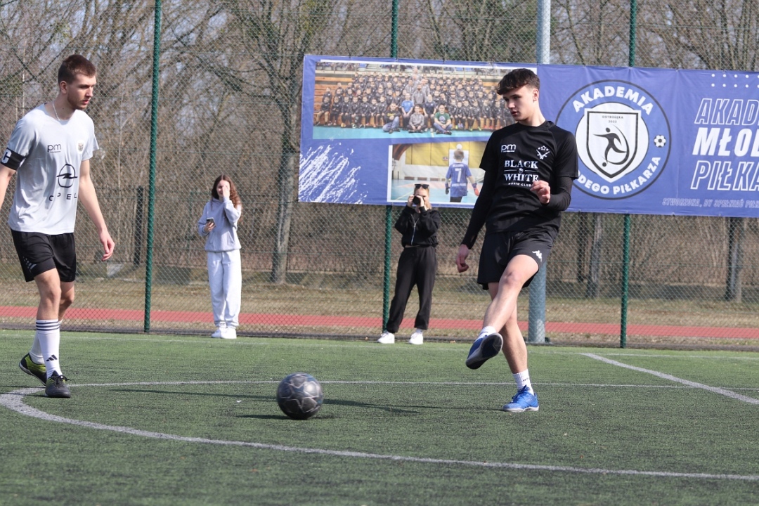 25. turniej piłki nożnej w ZSZ 2 [21.03.2025] - zdjęcie #43 - eOstroleka.pl