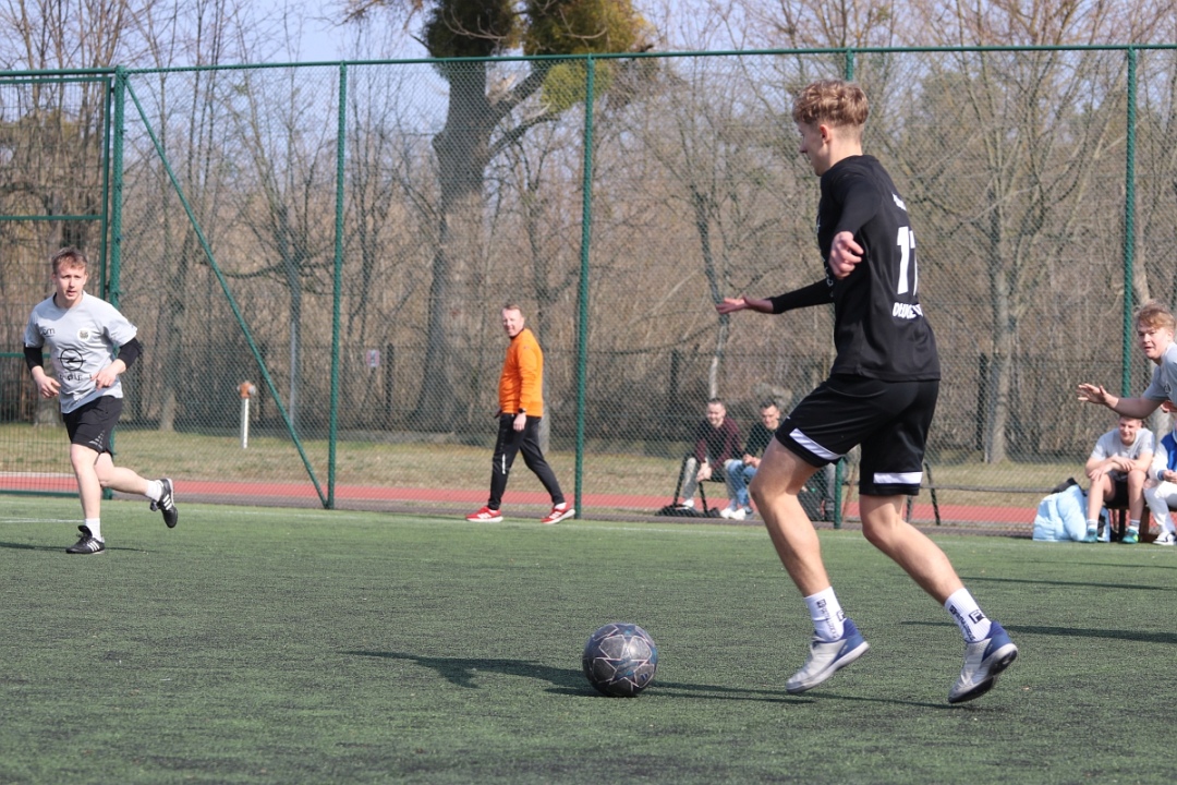 25. turniej piłki nożnej w ZSZ 2 [21.03.2025] - zdjęcie #42 - eOstroleka.pl