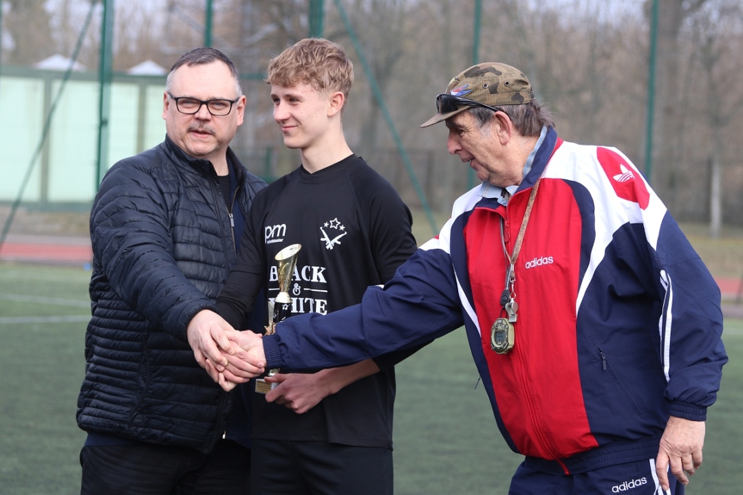 25. turniej piłki nożnej w ZSZ 2 [21.03.2025] - zdjęcie #13 - eOstroleka.pl