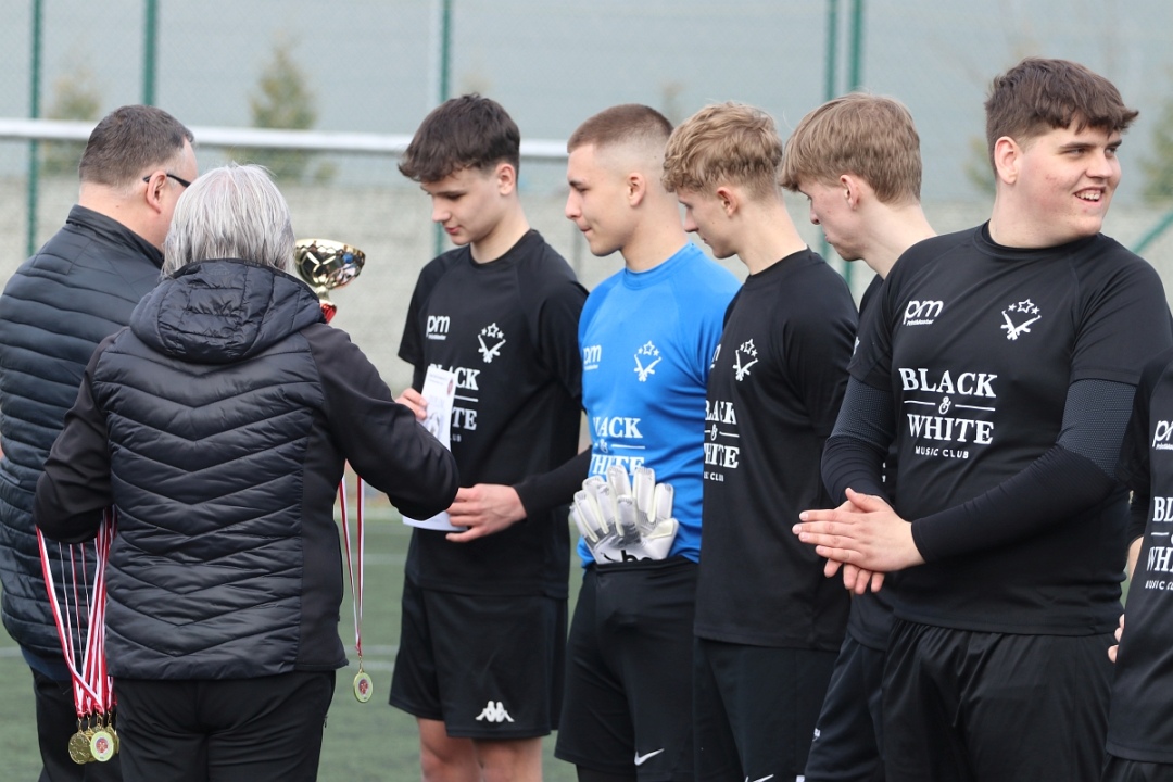 25. turniej piłki nożnej w ZSZ 2 [21.03.2025] - zdjęcie #9 - eOstroleka.pl