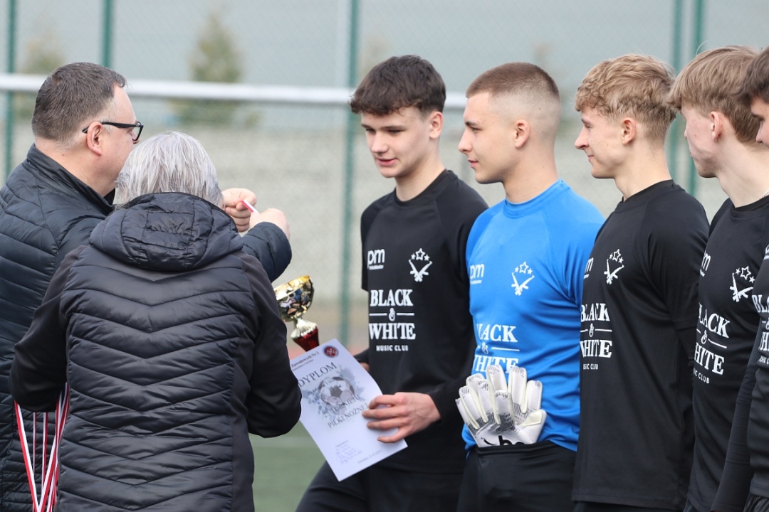 25. turniej piłki nożnej w ZSZ 2 [21.03.2025] - zdjęcie #8 - eOstroleka.pl