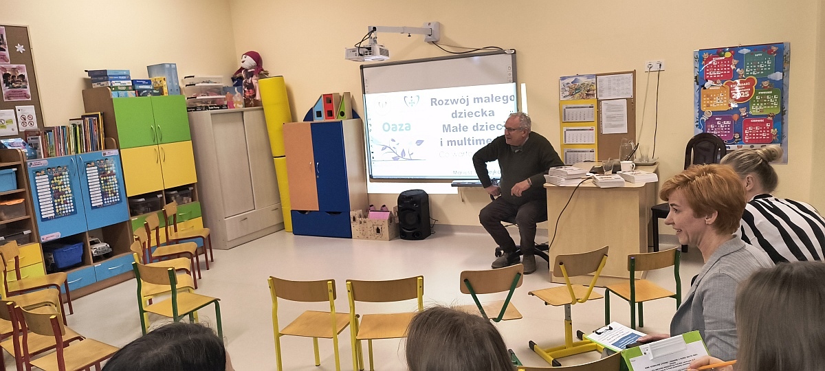 Konferencja „Nowe technologie cyfrowe i ekranowe a rozwój małych dzieci” w Przedszkolu Miejskim nr 18 [14.03.2025] - zdjęcie #9 - eOstroleka.pl