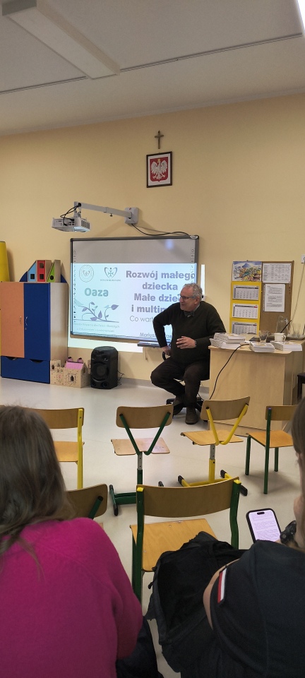 Konferencja „Nowe technologie cyfrowe i ekranowe a rozwój małych dzieci” w Przedszkolu Miejskim nr 18 [14.03.2025] - zdjęcie #8 - eOstroleka.pl