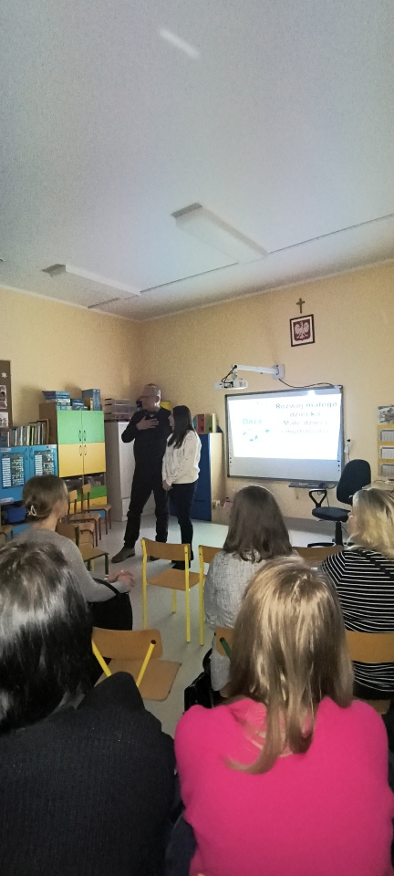 Konferencja „Nowe technologie cyfrowe i ekranowe a rozwój małych dzieci” w Przedszkolu Miejskim nr 18 [14.03.2025] - zdjęcie #7 - eOstroleka.pl