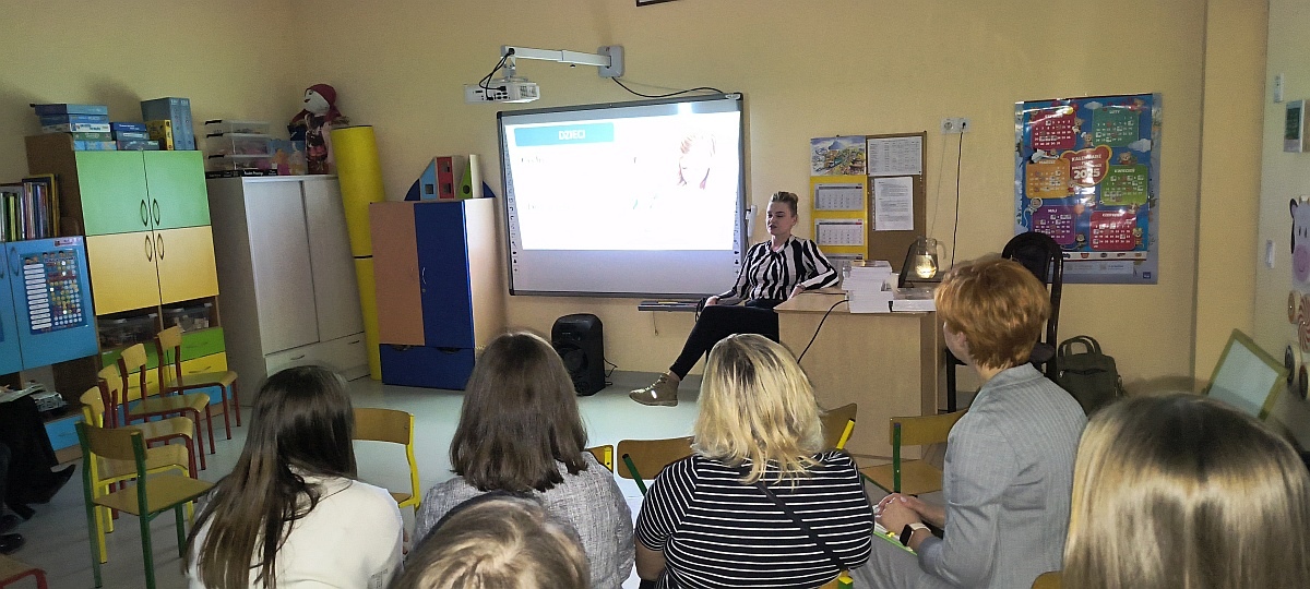 Konferencja „Nowe technologie cyfrowe i ekranowe a rozwój małych dzieci” w Przedszkolu Miejskim nr 18 [14.03.2025] - zdjęcie #5 - eOstroleka.pl