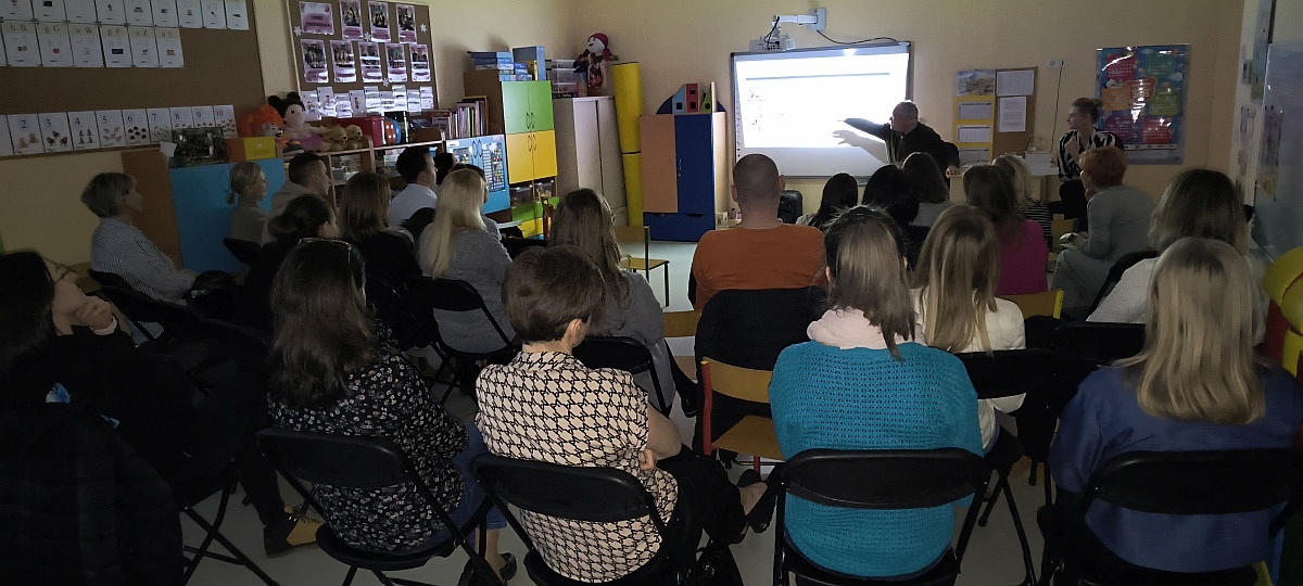 Konferencja „Nowe technologie cyfrowe i ekranowe a rozwój małych dzieci” w Przedszkolu Miejskim nr 18 [14.03.2025] - zdjęcie #3 - eOstroleka.pl