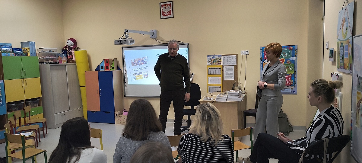 Konferencja „Nowe technologie cyfrowe i ekranowe a rozwój małych dzieci” w Przedszkolu Miejskim nr 18 [14.03.2025] - zdjęcie #2 - eOstroleka.pl