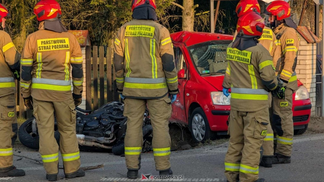 Wypadek w Czarnowcu [22.03.2025] - zdjęcie #14 - eOstroleka.pl
