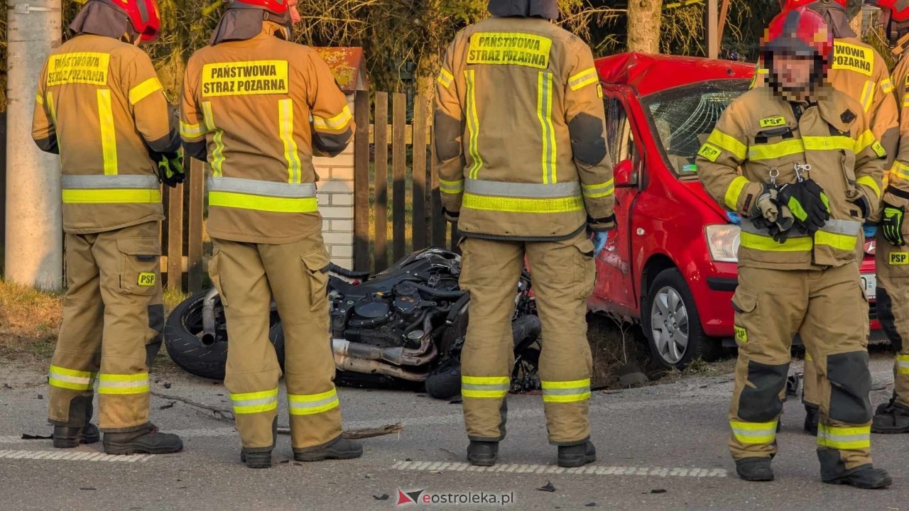 Wypadek w Czarnowcu [22.03.2025] - zdjęcie #9 - eOstroleka.pl