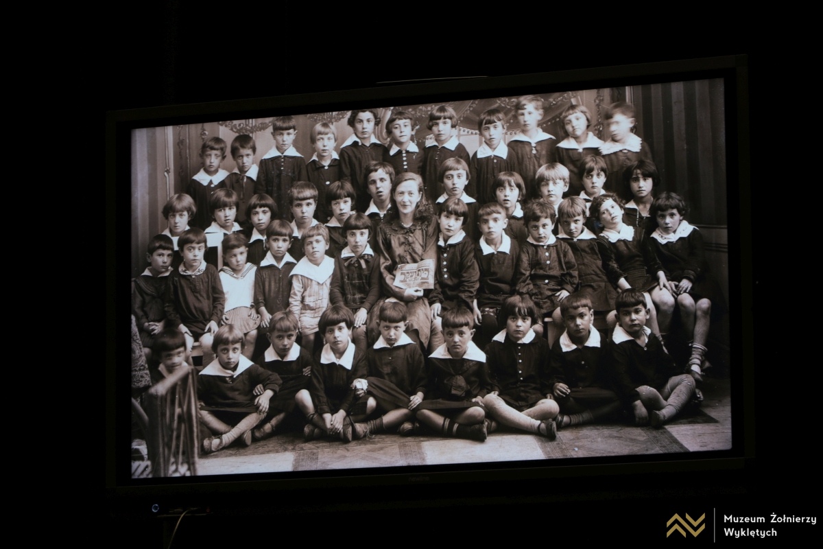 Konferencja „Nauczyciel w przedwojennej Polsce” w Muzeum Żołnierzy Wyklętych [21.03.2025] - zdjęcie #13 - eOstroleka.pl