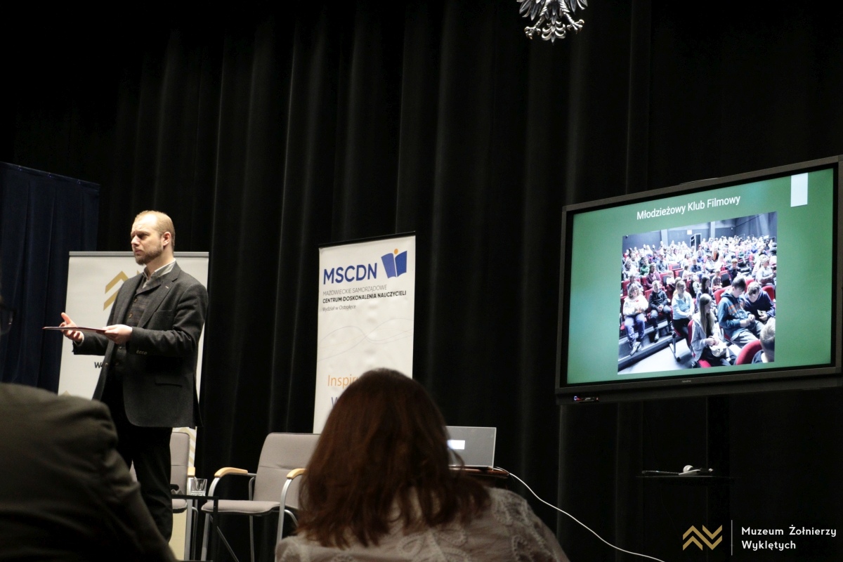 Konferencja „Nauczyciel w przedwojennej Polsce” w Muzeum Żołnierzy Wyklętych [21.03.2025] - zdjęcie #1 - eOstroleka.pl