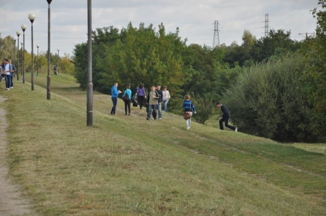 Uczniowie po raz 18 sprzątali świat (16.IX.2011) - zdjęcie #22 - eOstroleka.pl