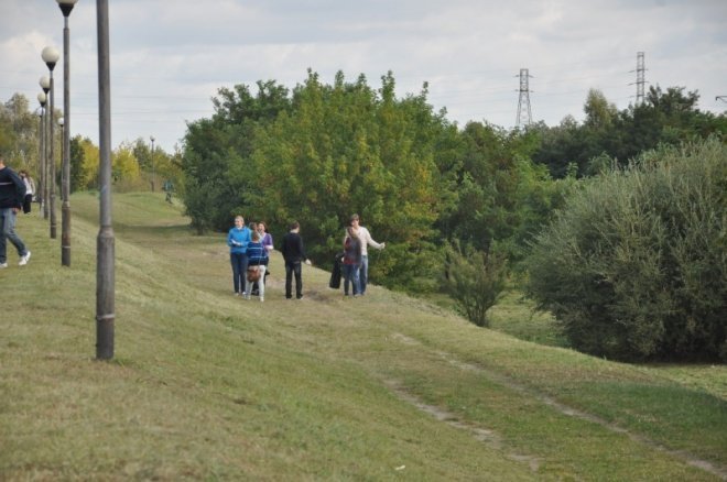 Uczniowie po raz 18 sprzątali świat (16.IX.2011) - zdjęcie #21 - eOstroleka.pl
