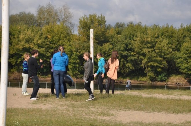 Uczniowie po raz 18 sprzątali świat (16.IX.2011) - zdjęcie #10 - eOstroleka.pl