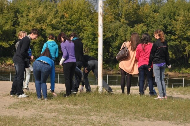 Uczniowie po raz 18 sprzątali świat (16.IX.2011) - zdjęcie #18 - eOstroleka.pl