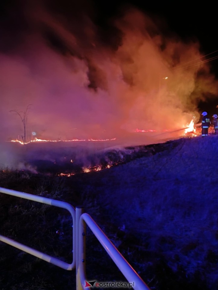 Pożar w Pasiekach [22.03.2025] - zdjęcie #5 - eOstroleka.pl