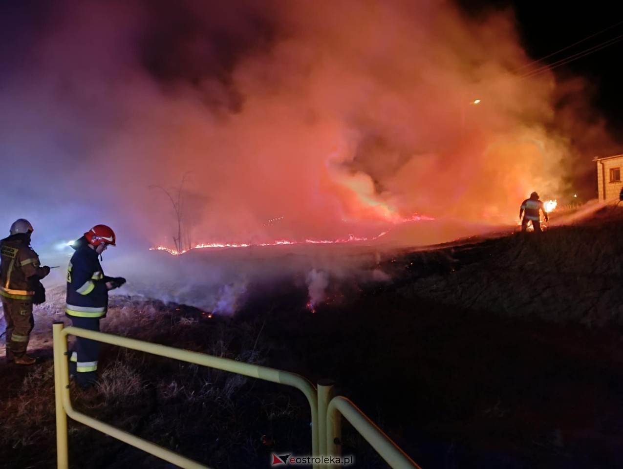 Pożar w Pasiekach [22.03.2025] - zdjęcie #4 - eOstroleka.pl