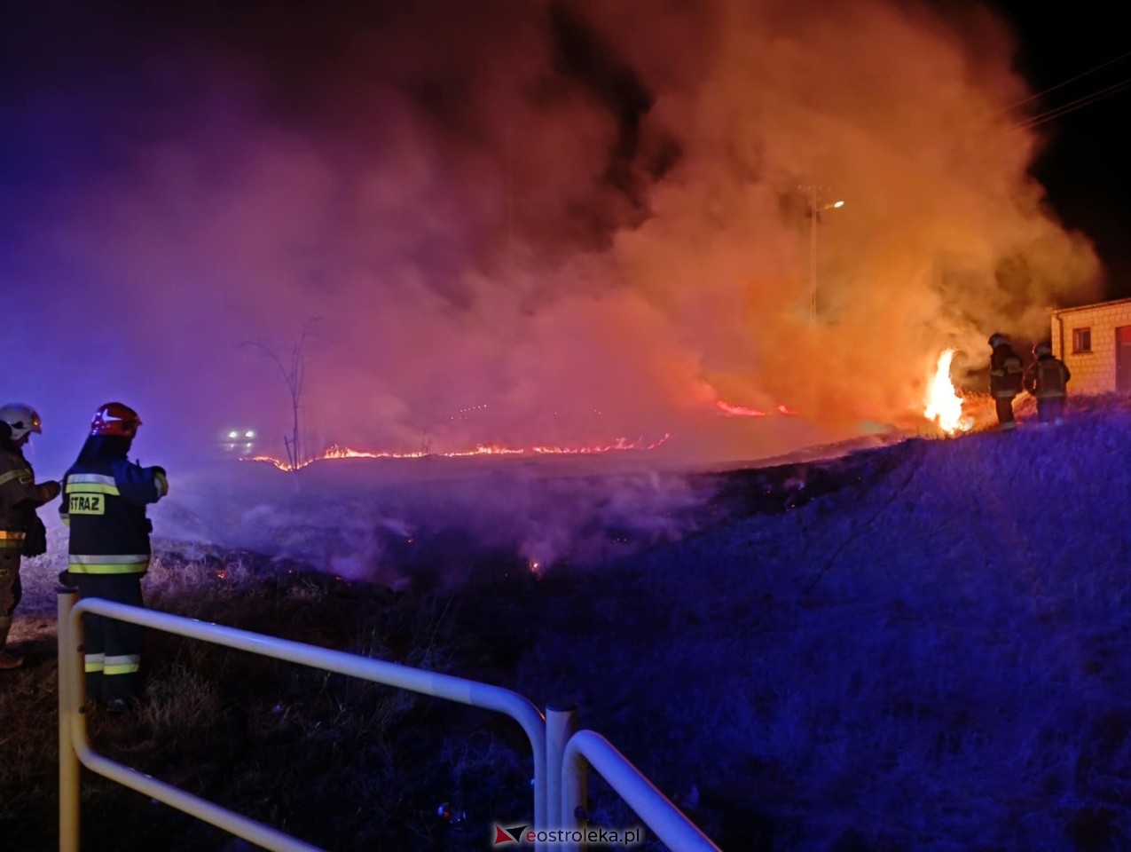 Pożar w Pasiekach [22.03.2025] - zdjęcie #3 - eOstroleka.pl