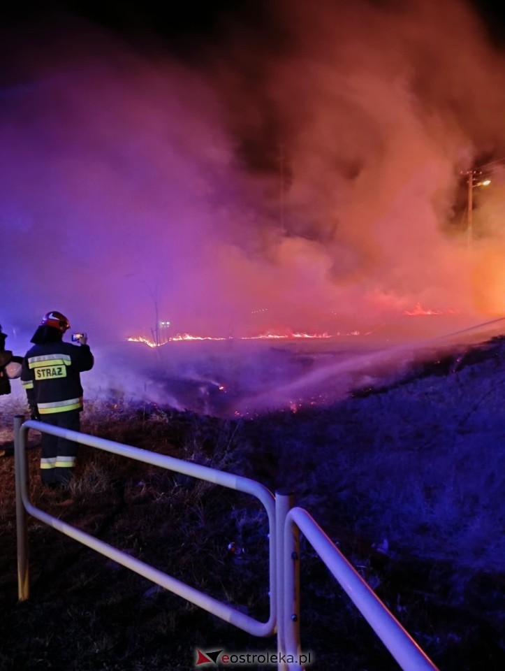 Pożar w Pasiekach [22.03.2025] - zdjęcie #2 - eOstroleka.pl