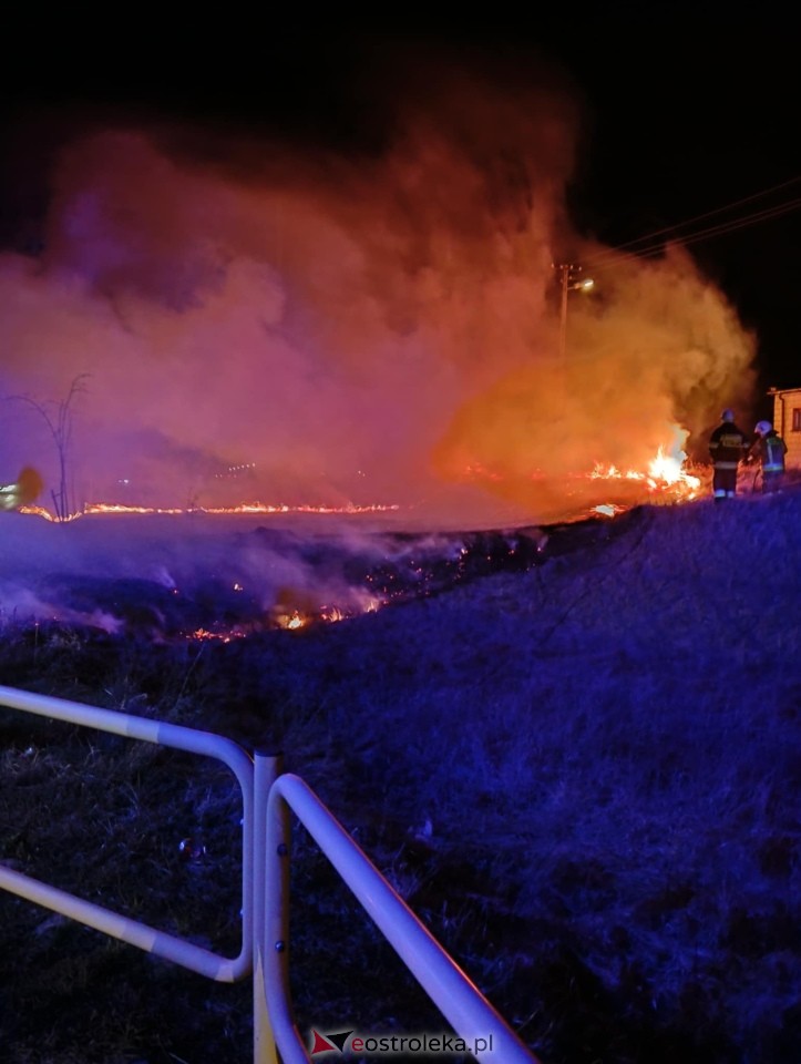 Pożar w Pasiekach [22.03.2025] - zdjęcie #1 - eOstroleka.pl