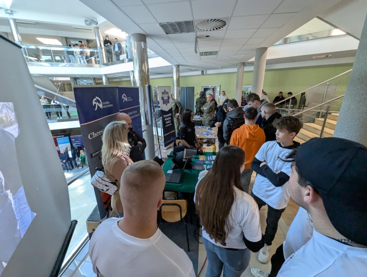 Forum Edukacji i Rynku Pracy Powiatu Ostrołęckiego [25.03.2025] - zdjęcie #93 - eOstroleka.pl