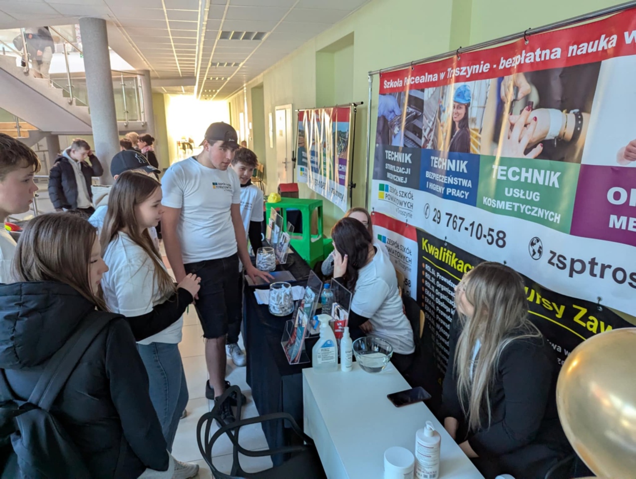 Forum Edukacji i Rynku Pracy Powiatu Ostrołęckiego [25.03.2025] - zdjęcie #87 - eOstroleka.pl