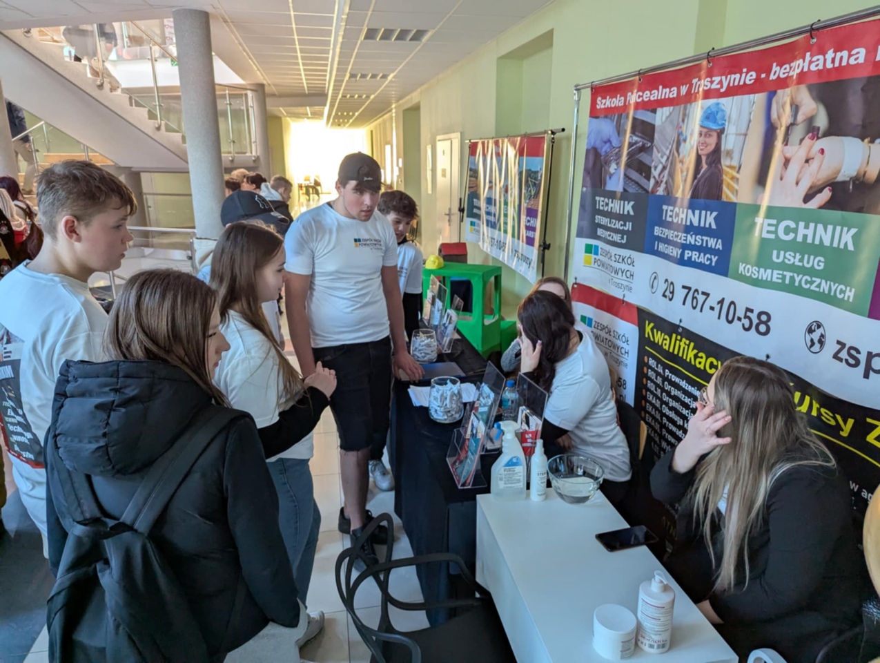 Forum Edukacji i Rynku Pracy Powiatu Ostrołęckiego [25.03.2025] - zdjęcie #84 - eOstroleka.pl