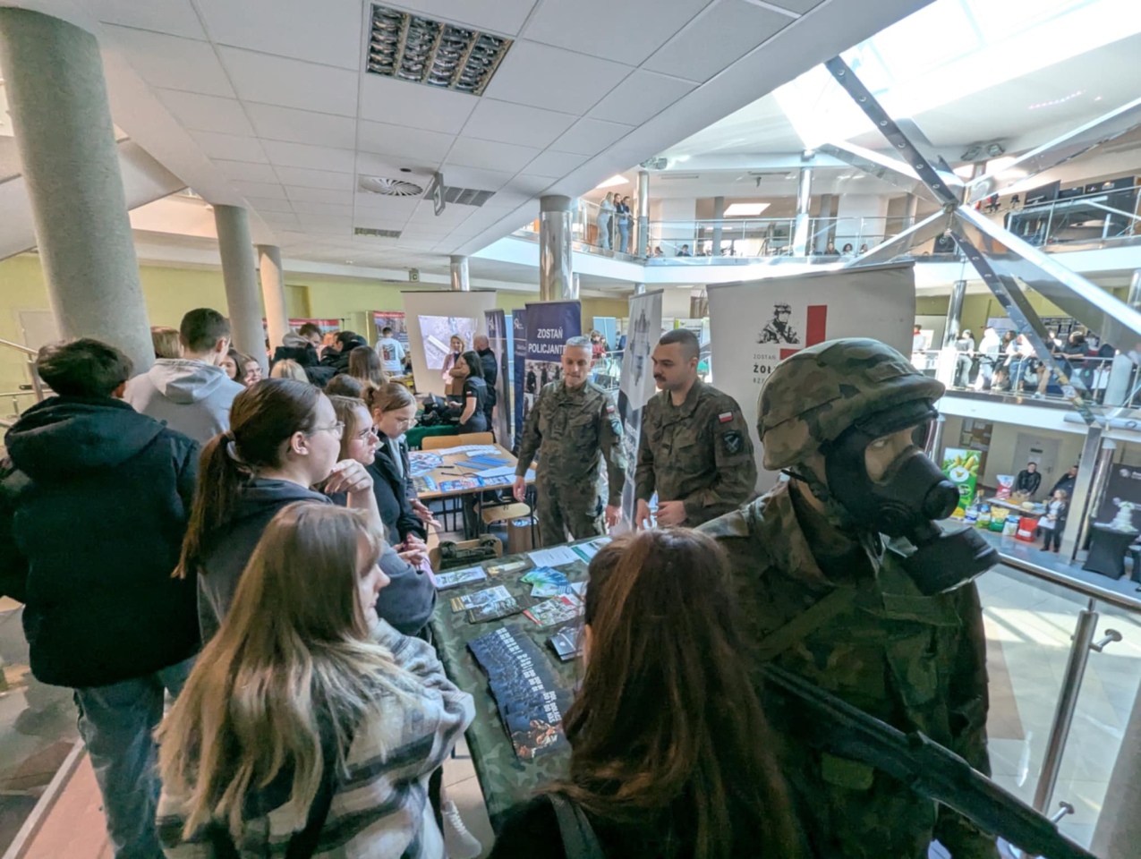 Forum Edukacji i Rynku Pracy Powiatu Ostrołęckiego [25.03.2025] - zdjęcie #73 - eOstroleka.pl