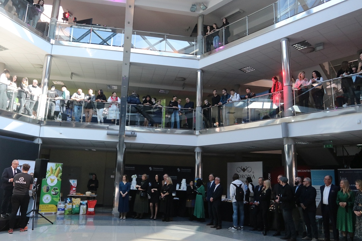 Forum Edukacji i Rynku Pracy Powiatu Ostrołęckiego [25.03.2025] - zdjęcie #36 - eOstroleka.pl