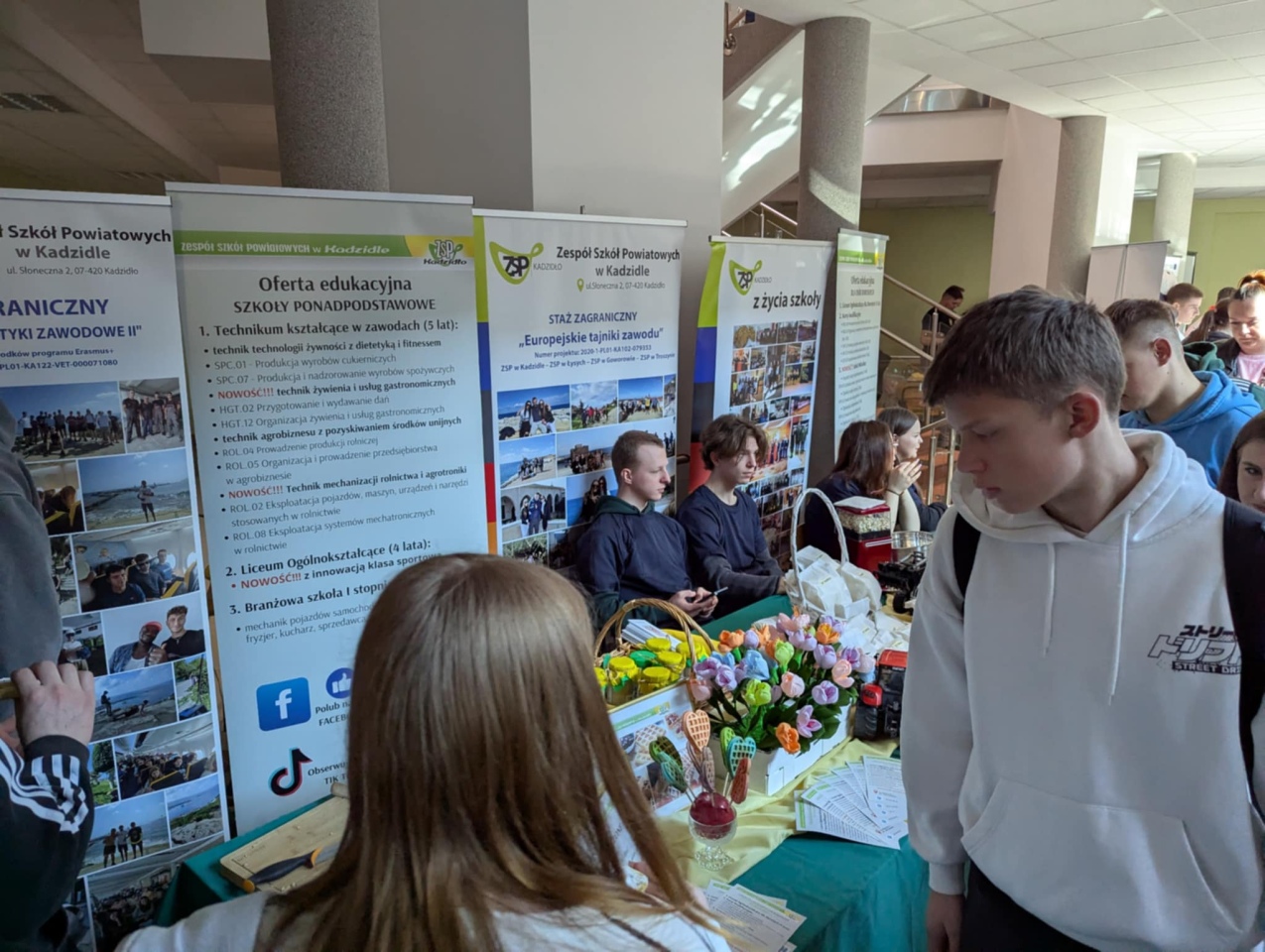 Forum Edukacji i Rynku Pracy Powiatu Ostrołęckiego [25.03.2025] - zdjęcie #25 - eOstroleka.pl